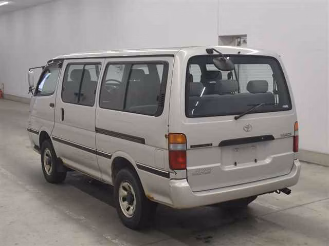 TOYOTA HIACE
