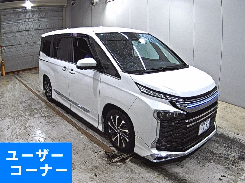 TOYOTA VOXY