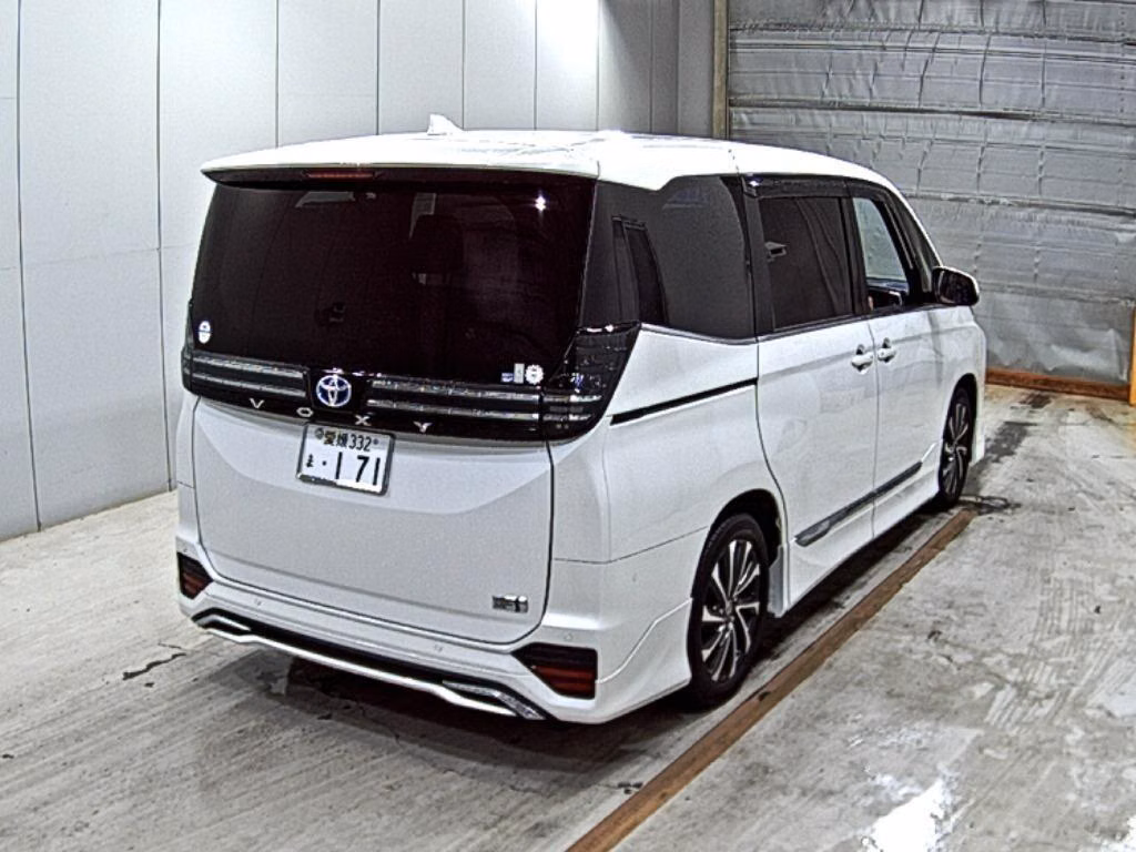 TOYOTA VOXY