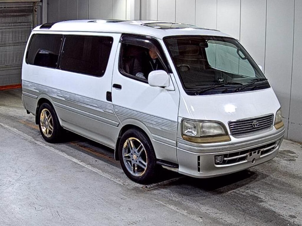 TOYOTA HIACE