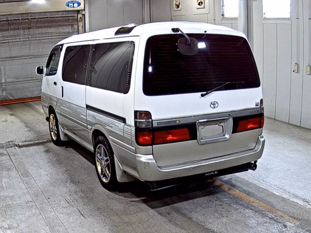 TOYOTA HIACE