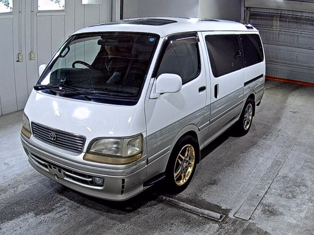 TOYOTA HIACE