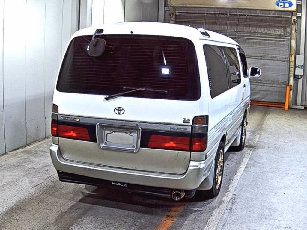TOYOTA HIACE