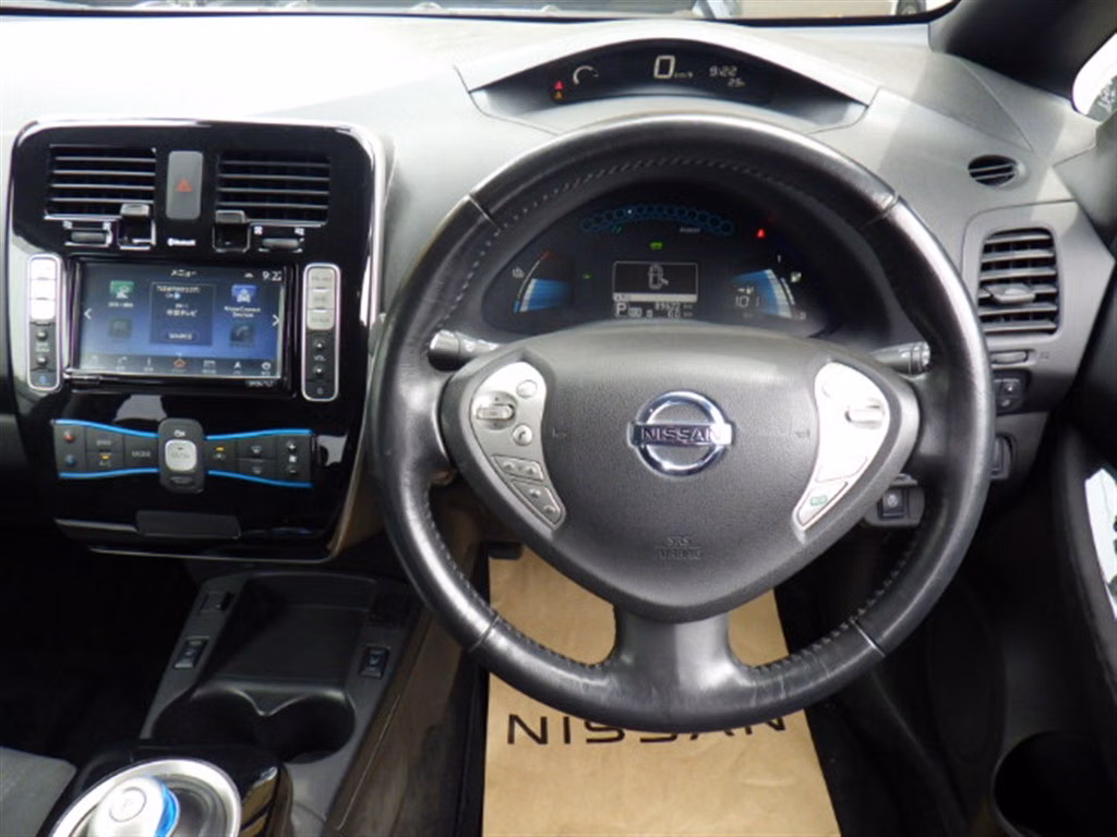 NISSAN LEAF