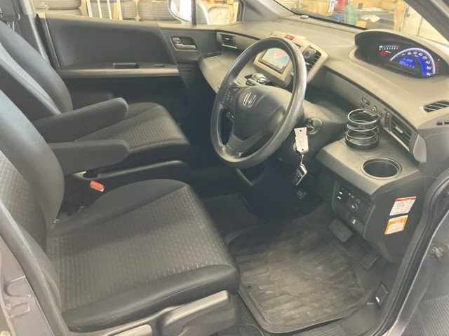 HONDA FREED SPIKE