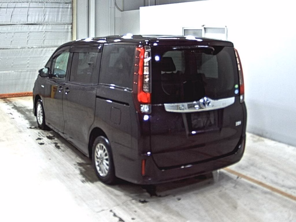 TOYOTA NOAH
