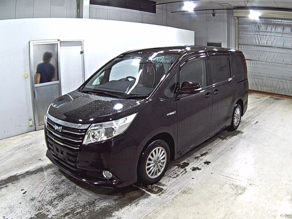 TOYOTA NOAH