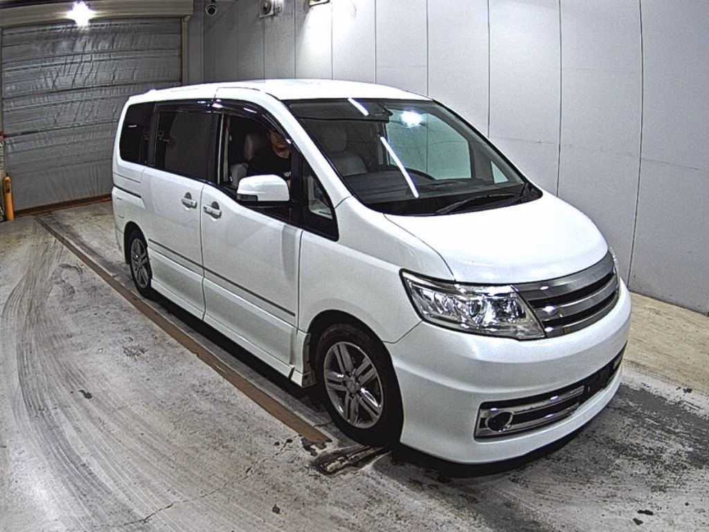 NISSAN SERENA