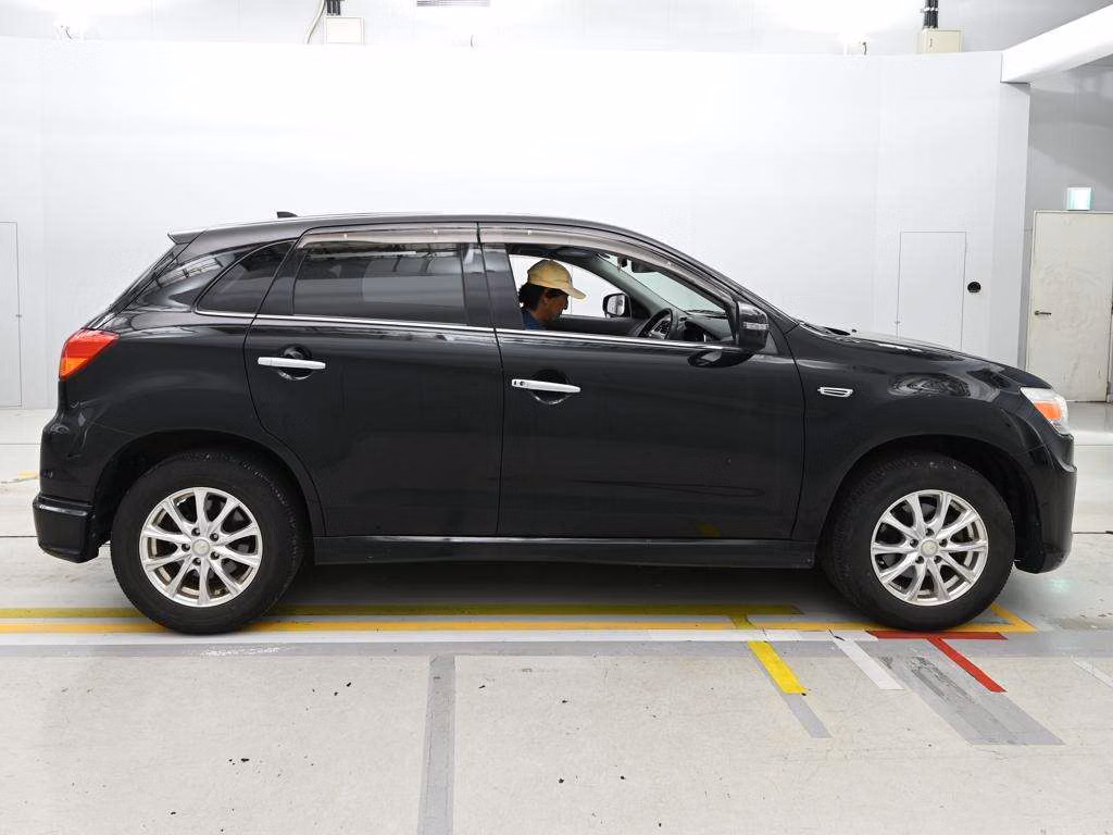 MITSUBISHI RVR