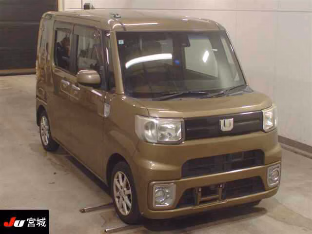 DAIHATSU WAKE