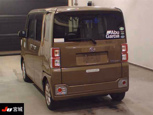 DAIHATSU WAKE
