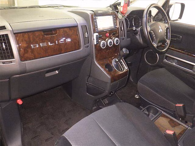 MITSUBISHI DELICA D:5