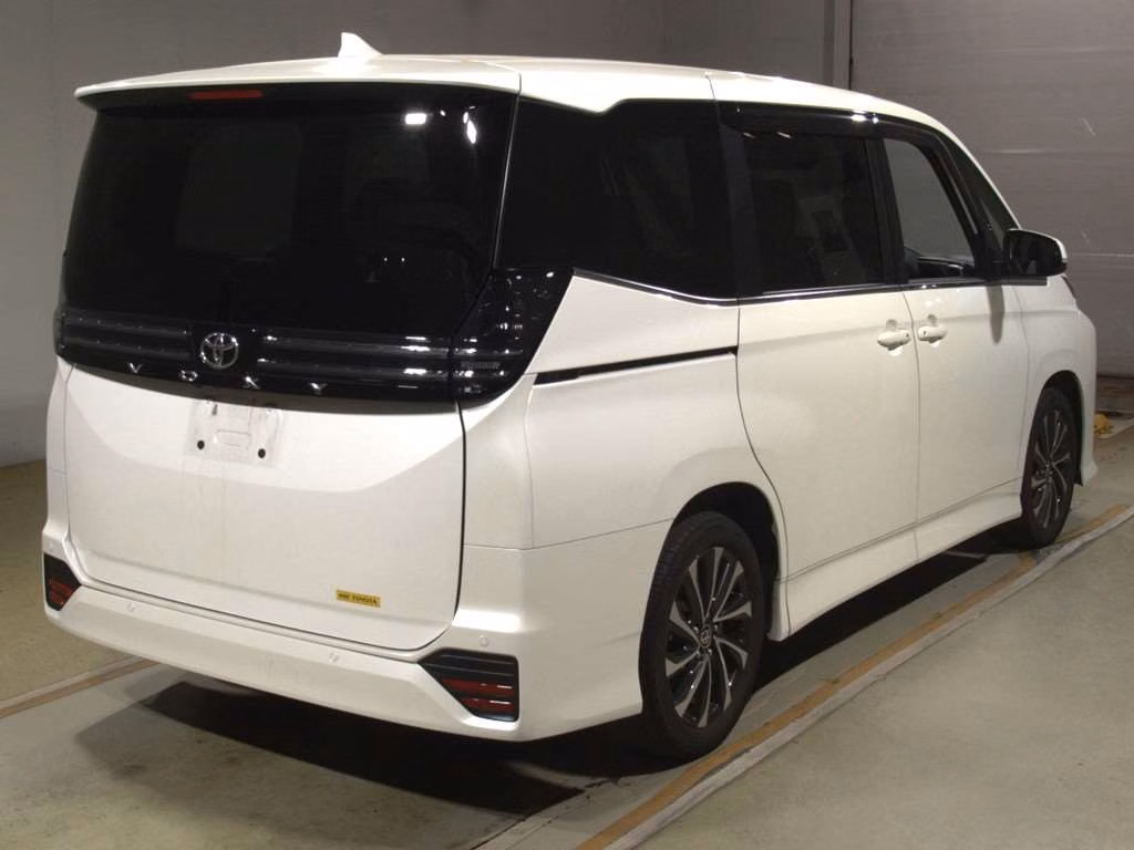 TOYOTA VOXY