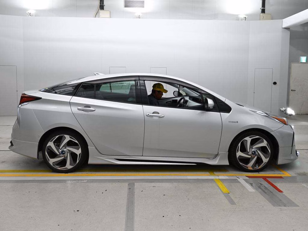TOYOTA PRIUS