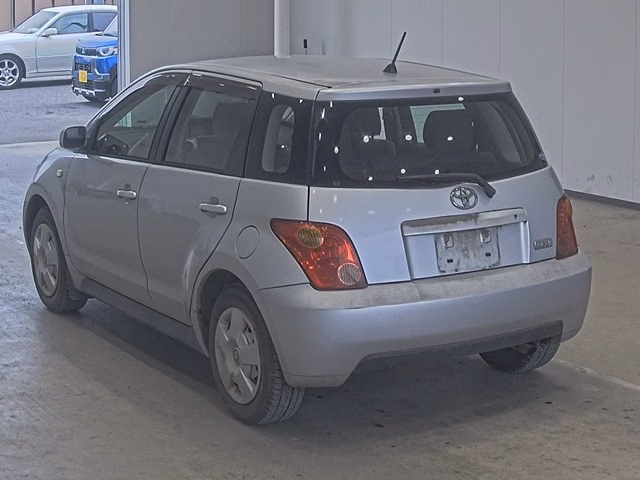 TOYOTA IST