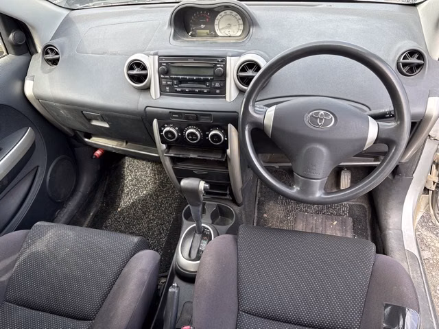 TOYOTA IST