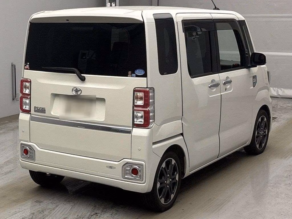 TOYOTA PIXIS MEGA