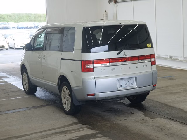 MITSUBISHI DELICA D:5