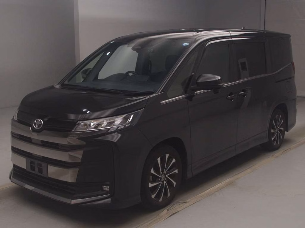 TOYOTA NOAH