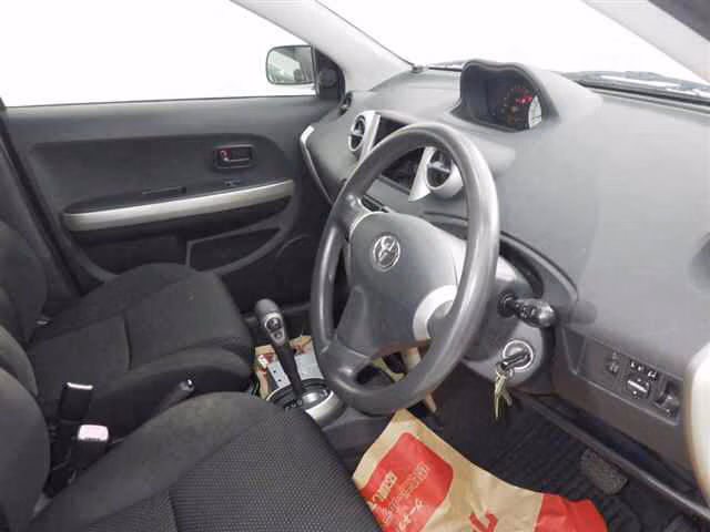 TOYOTA IST