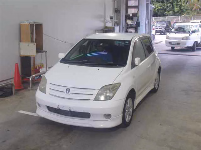 TOYOTA IST