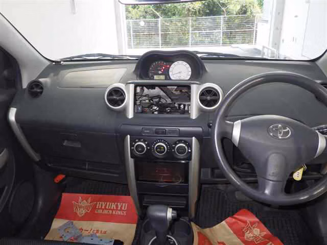 TOYOTA IST