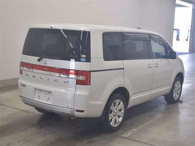 MITSUBISHI DELICA D:5