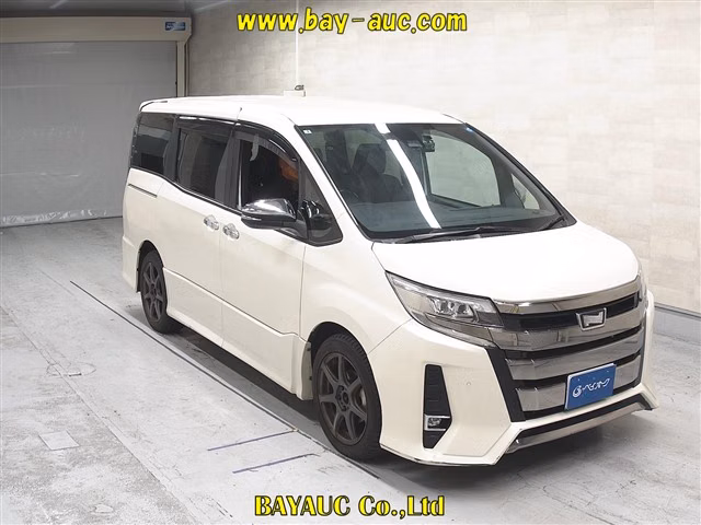 TOYOTA NOAH