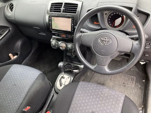TOYOTA IST