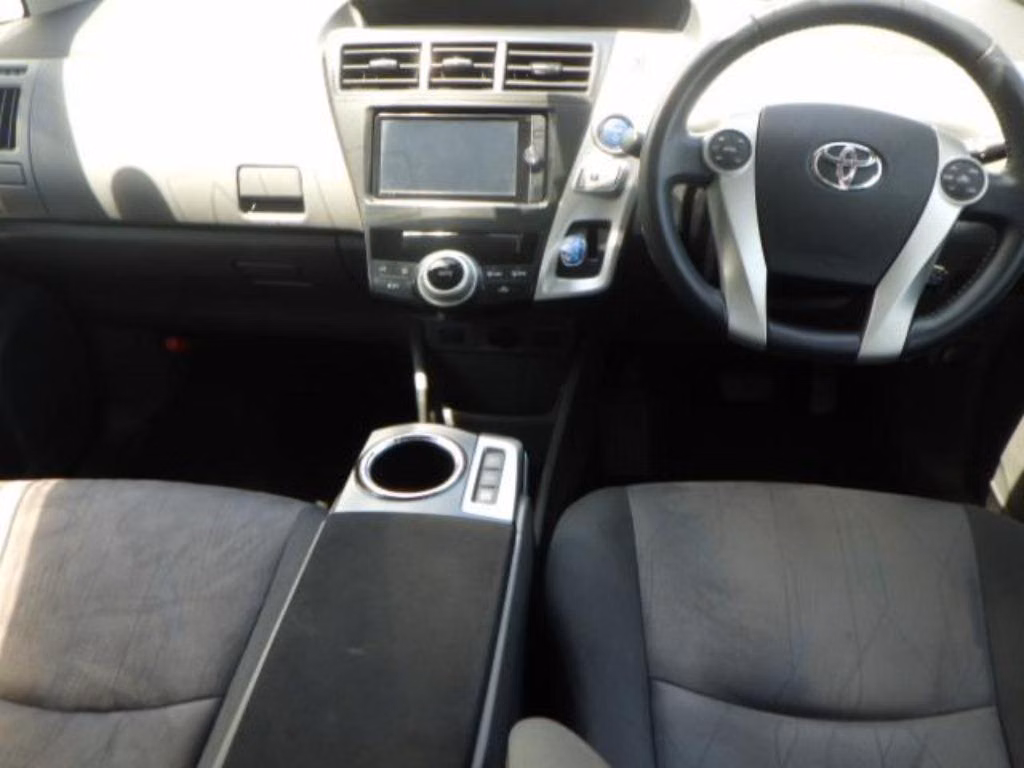 TOYOTA PRIUS ALPHA