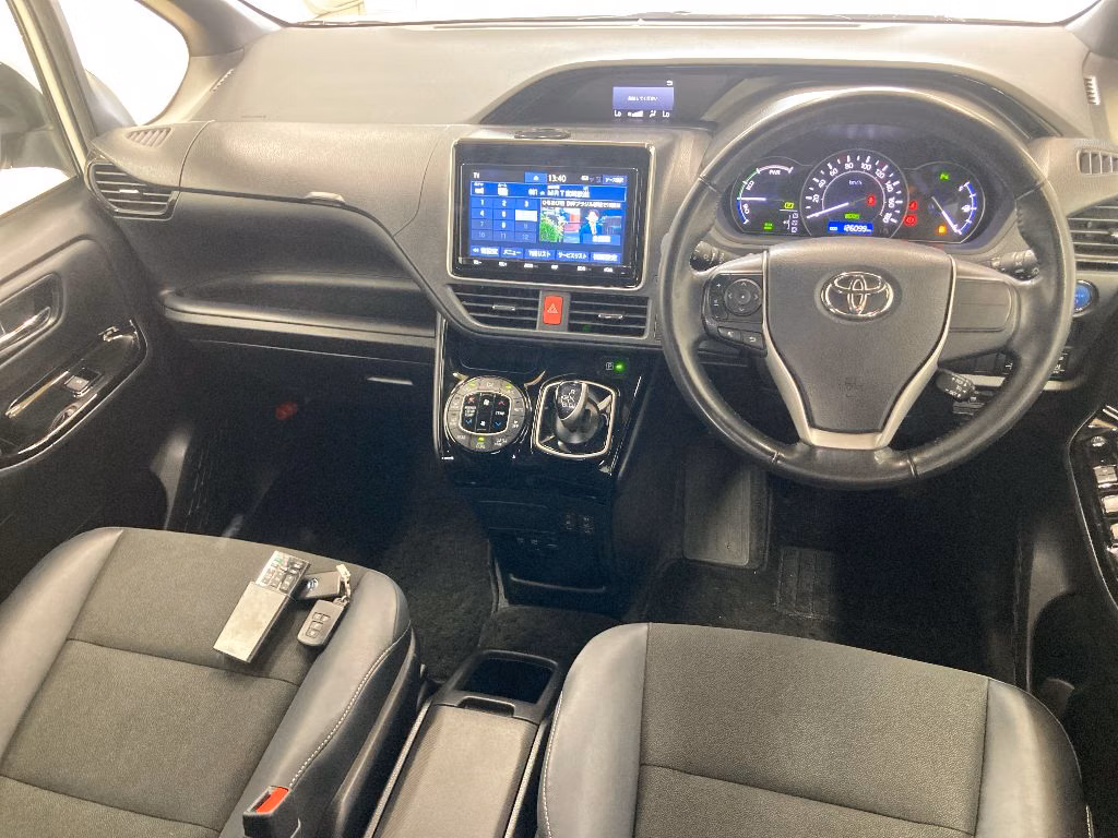 TOYOTA NOAH