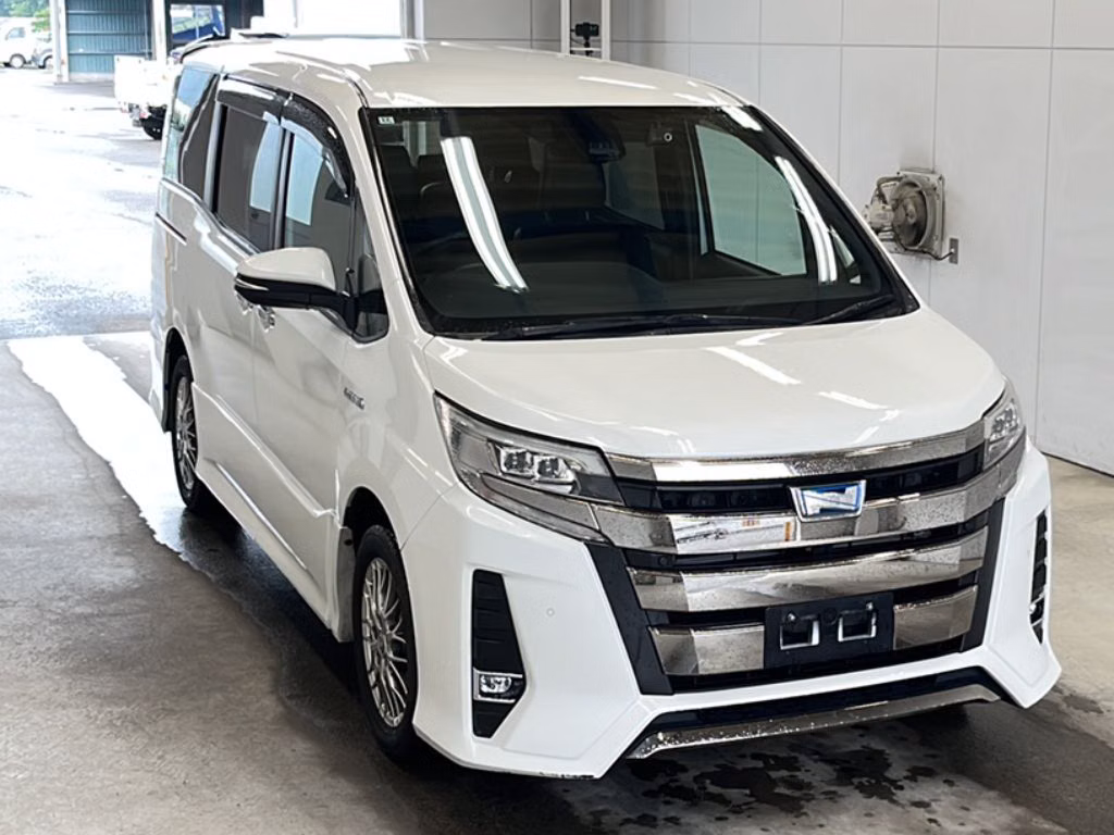 TOYOTA NOAH