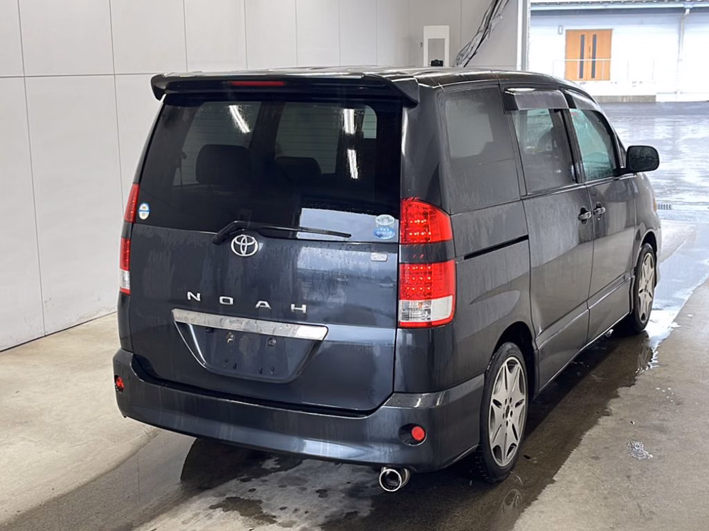 TOYOTA NOAH