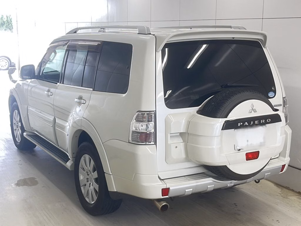 MITSUBISHI PAJERO