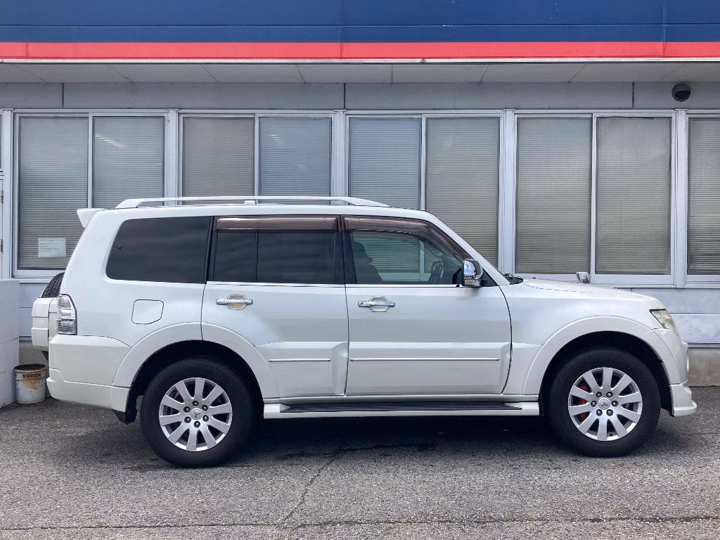 MITSUBISHI PAJERO