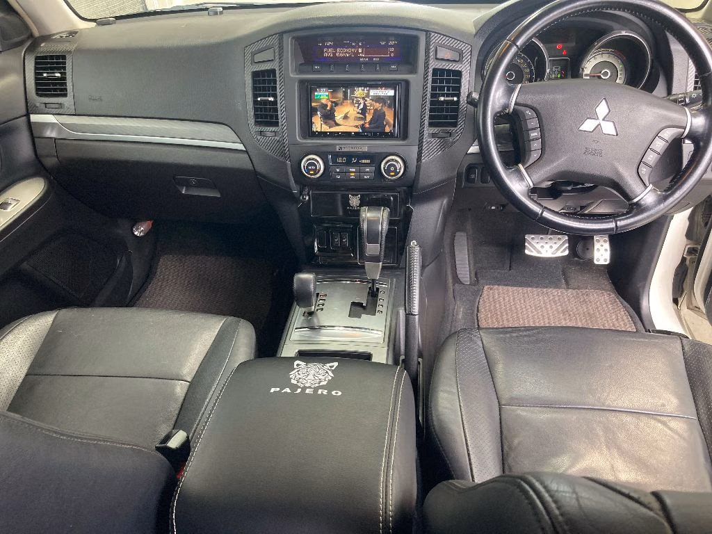 MITSUBISHI PAJERO