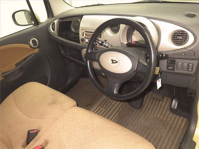 DAIHATSU MOVE LATTE