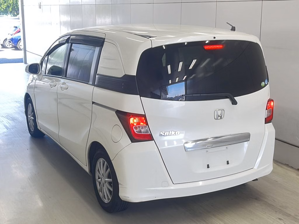 HONDA FREED SPIKE