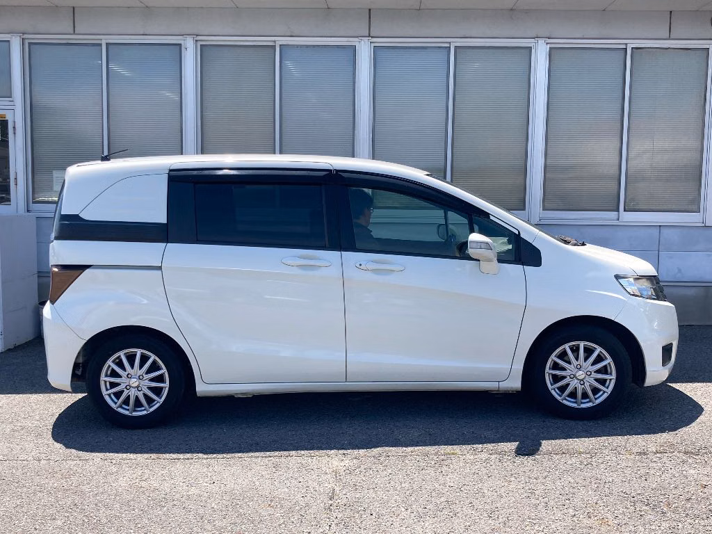 HONDA FREED SPIKE