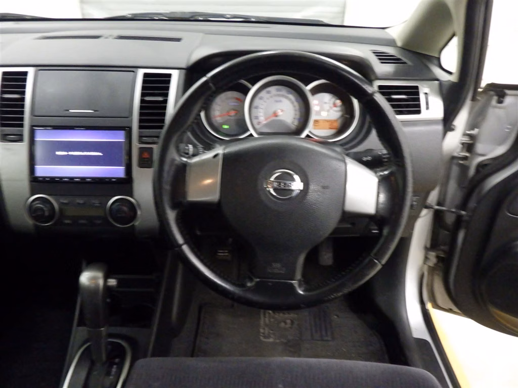 NISSAN TIIDA LATIO