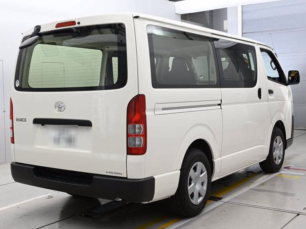 TOYOTA REGIUS ACE