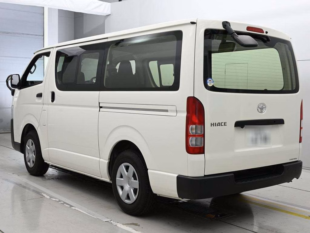 TOYOTA REGIUS ACE