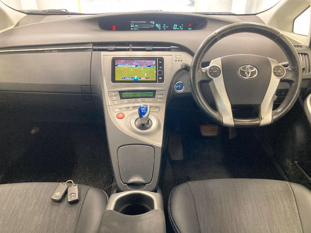 TOYOTA PRIUS