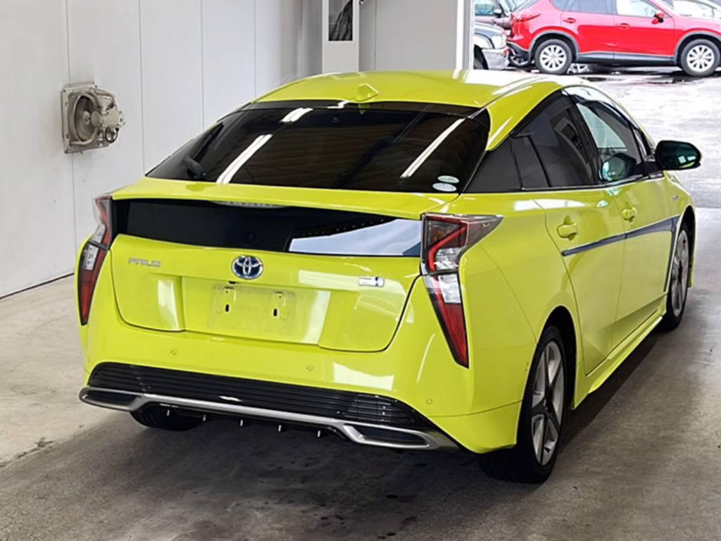 TOYOTA PRIUS
