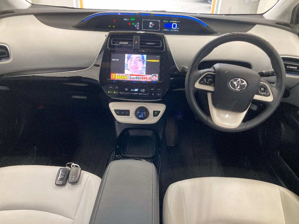 TOYOTA PRIUS