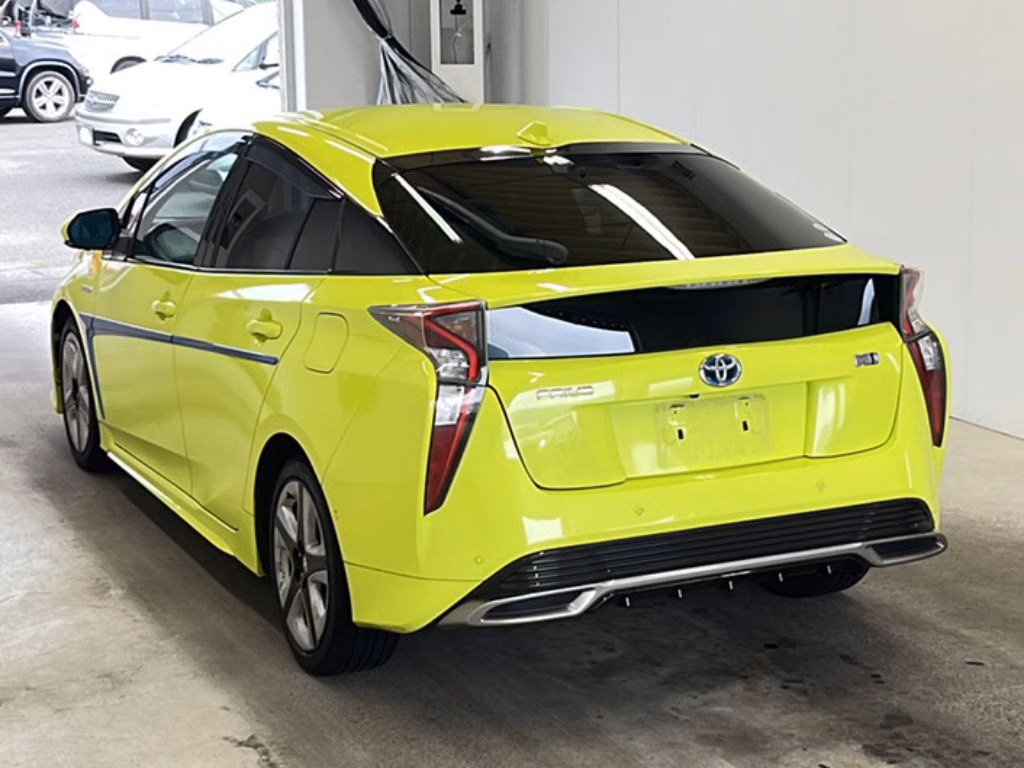 TOYOTA PRIUS