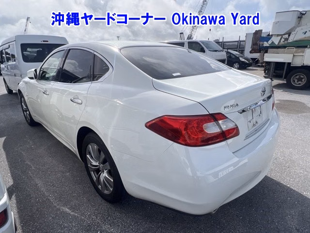 NISSAN FUGA