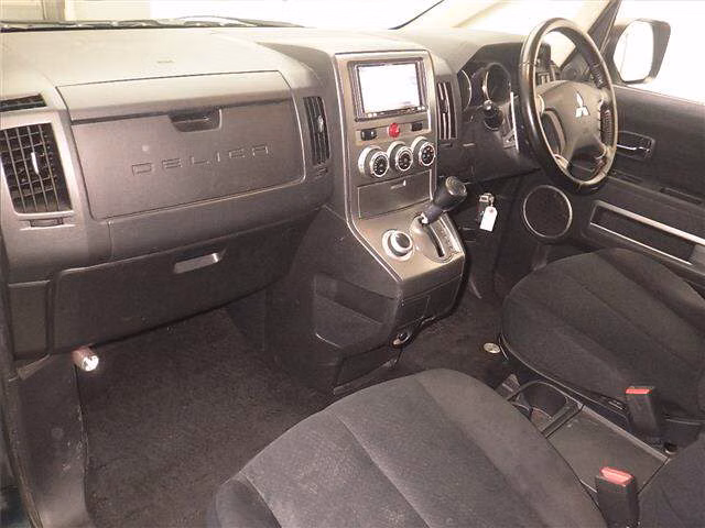 MITSUBISHI DELICA D:5