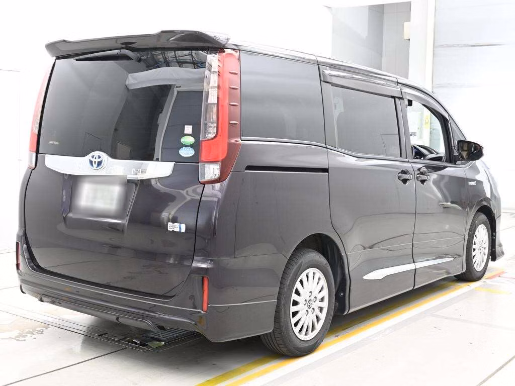 TOYOTA NOAH