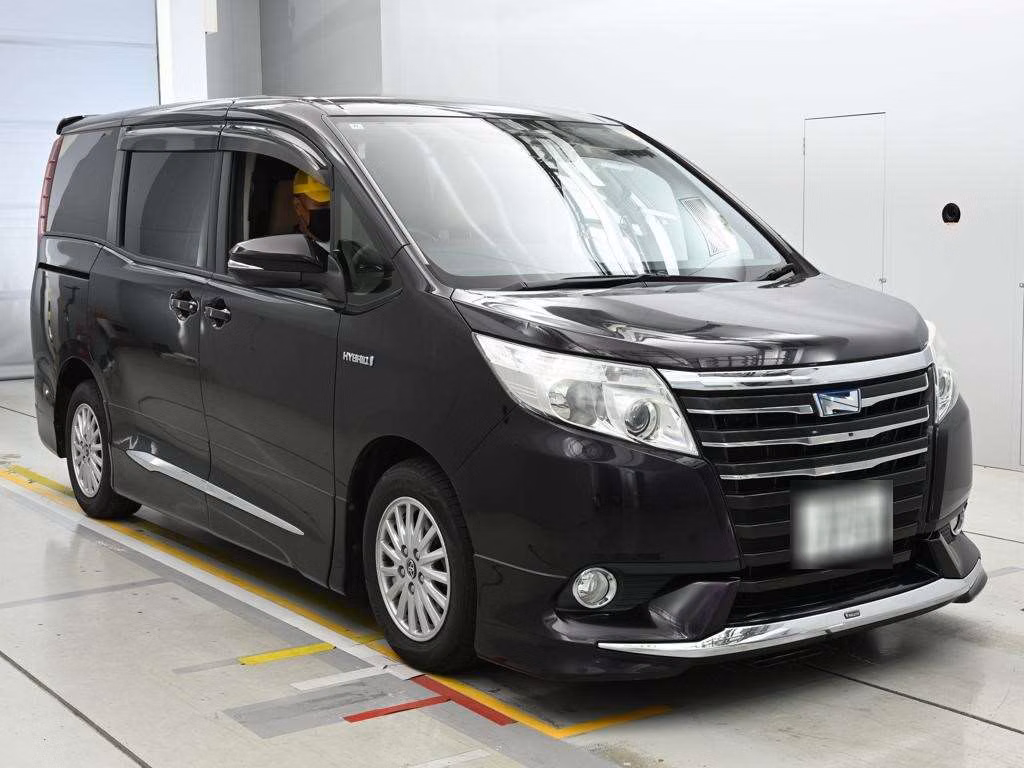 TOYOTA NOAH